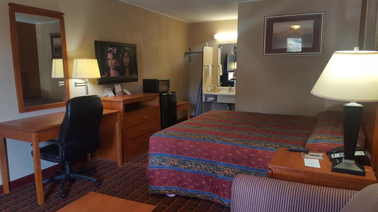 Scottish Inn Ноксвилл Экстерьер фото